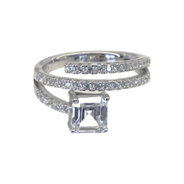 Ezüst gyűrű négyszögletes cirkónia kővel díszítve